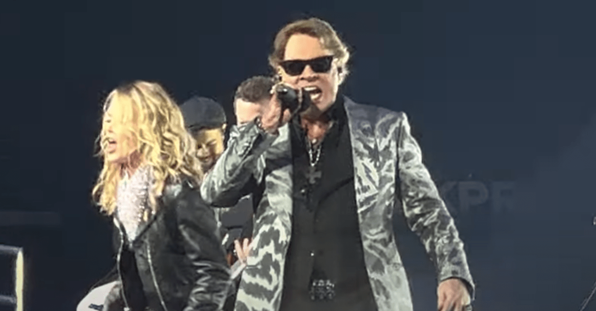 See Axl Rose duet with Carrie Underwood on to the Jungle