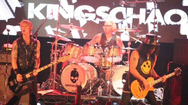レアslash duff matt Sorum 直筆サインCD guns ガンズ Guns N' Roses Axl Rose Slash Matt Sorum Izzy Stradlin Duff