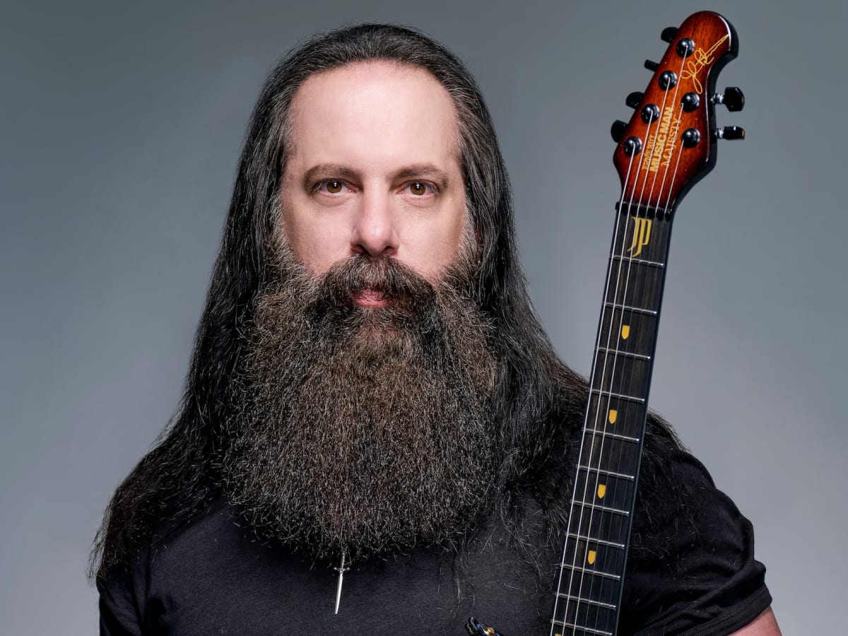 Den 56-år gammal 180 cm lång John Petrucci i 2023