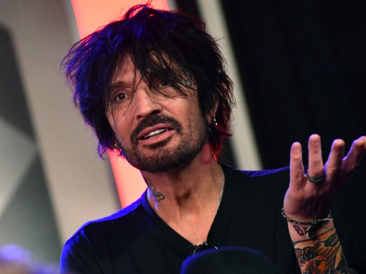 NSFW full-frontal pic