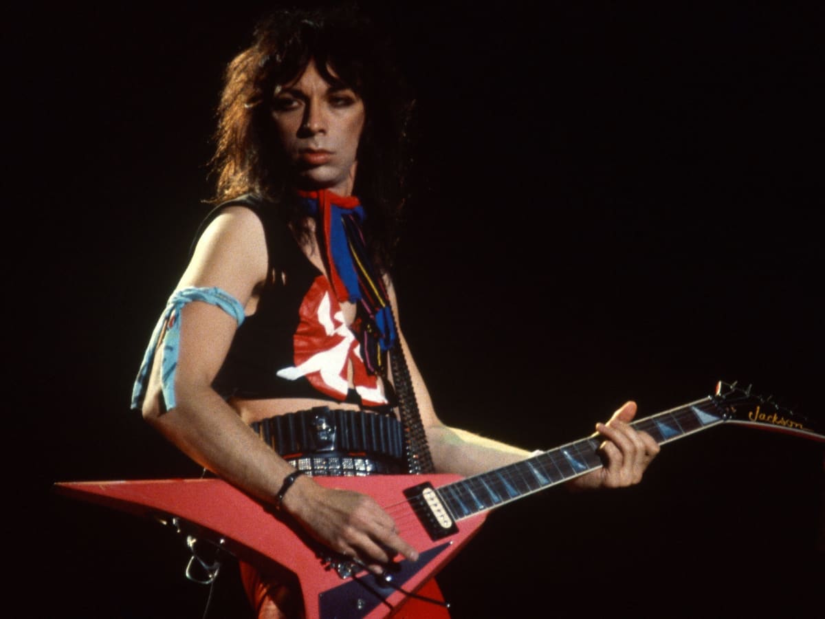 Vinnie Vincent announces Nashville listening party, onstage