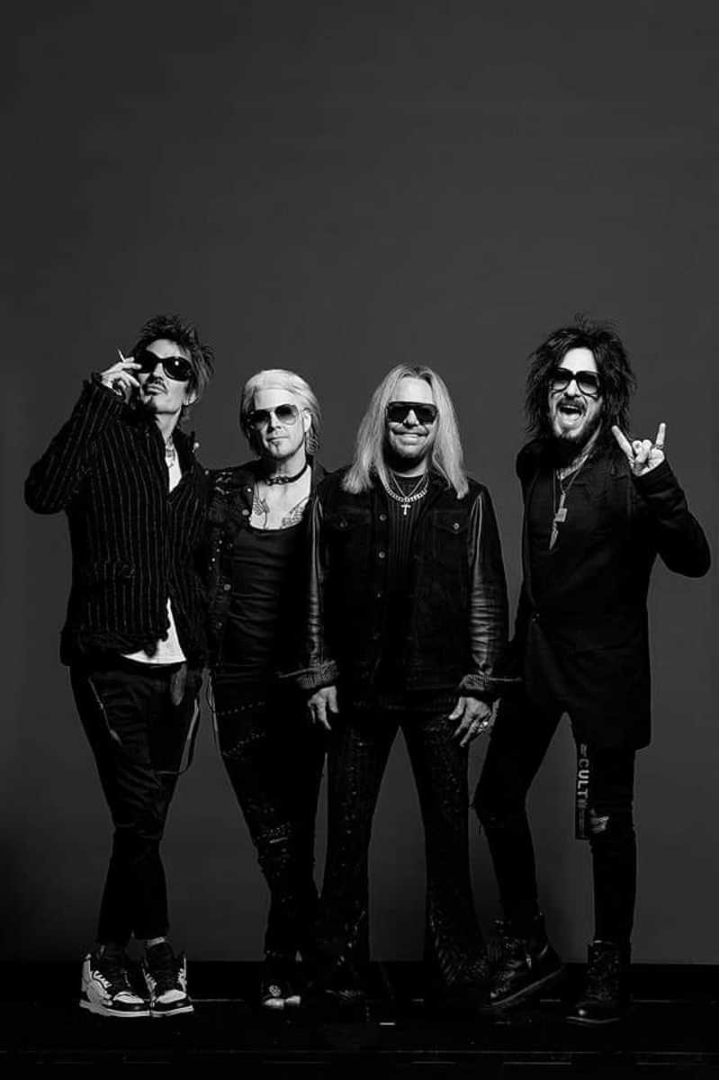 First official photo of Mötley Crüe with John 5 revealed Metal Edge