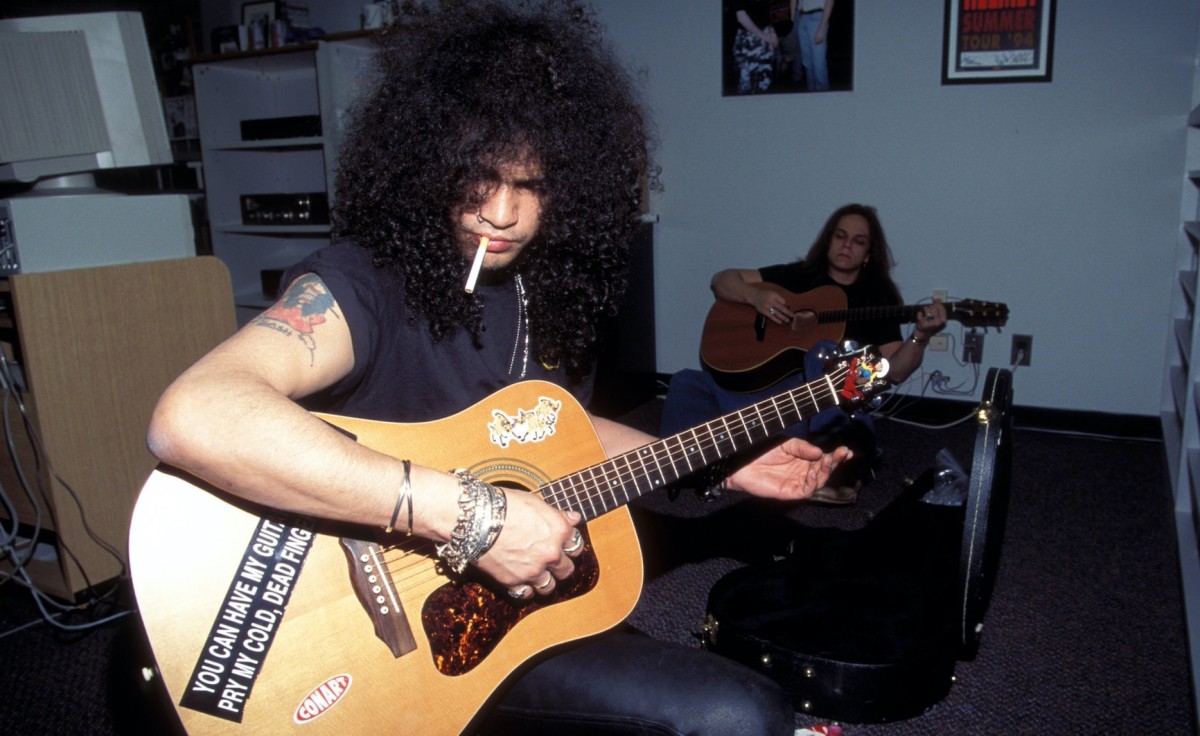 young Slash practicing guitar in his mother's basement, 1983 : r